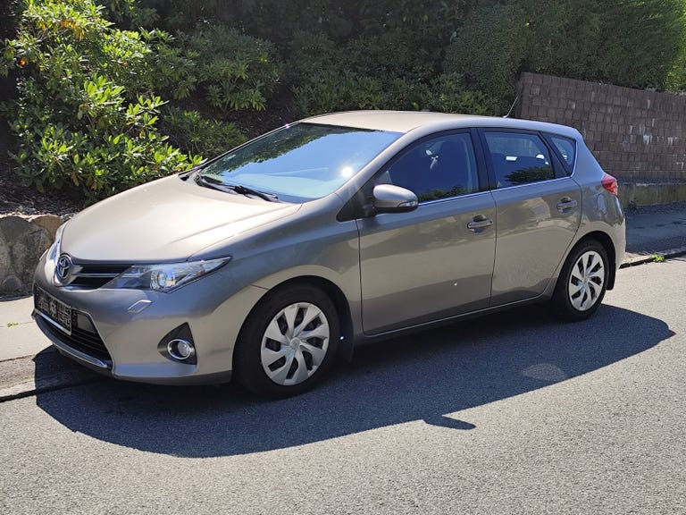 Toyota Auris VVT-i T2