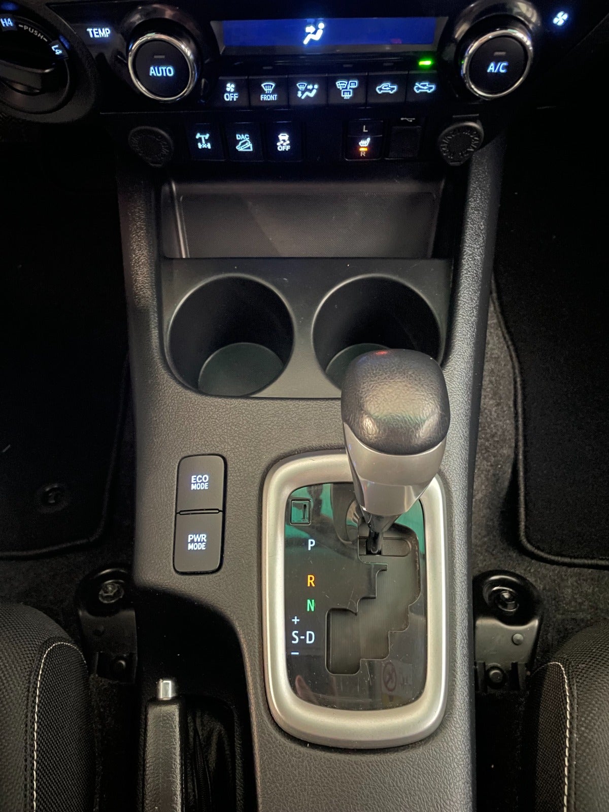 Billede af Toyota HiLux 2,4 D-4D 150 T3 Db.Kab aut. 4x4