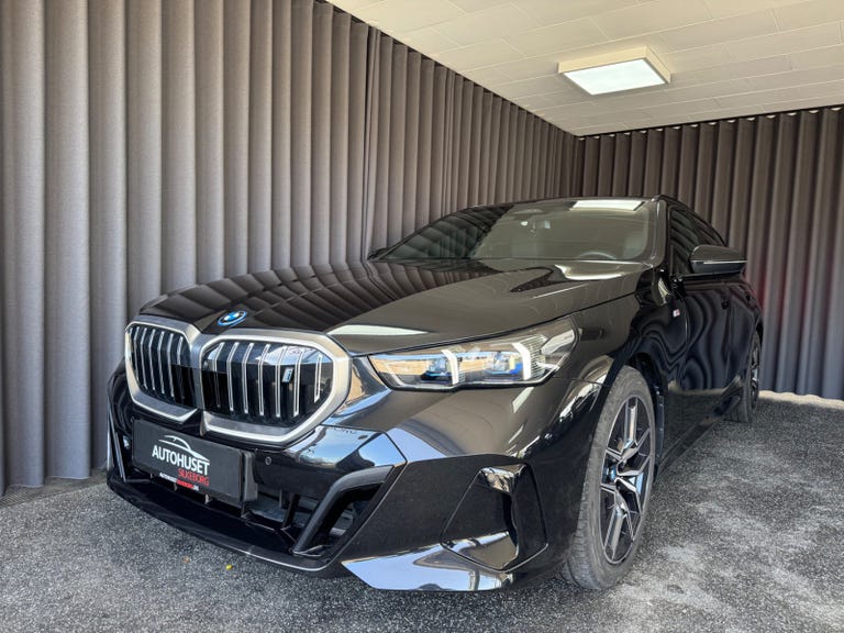 BMW i5 eDrive40 Touring Fully Charged