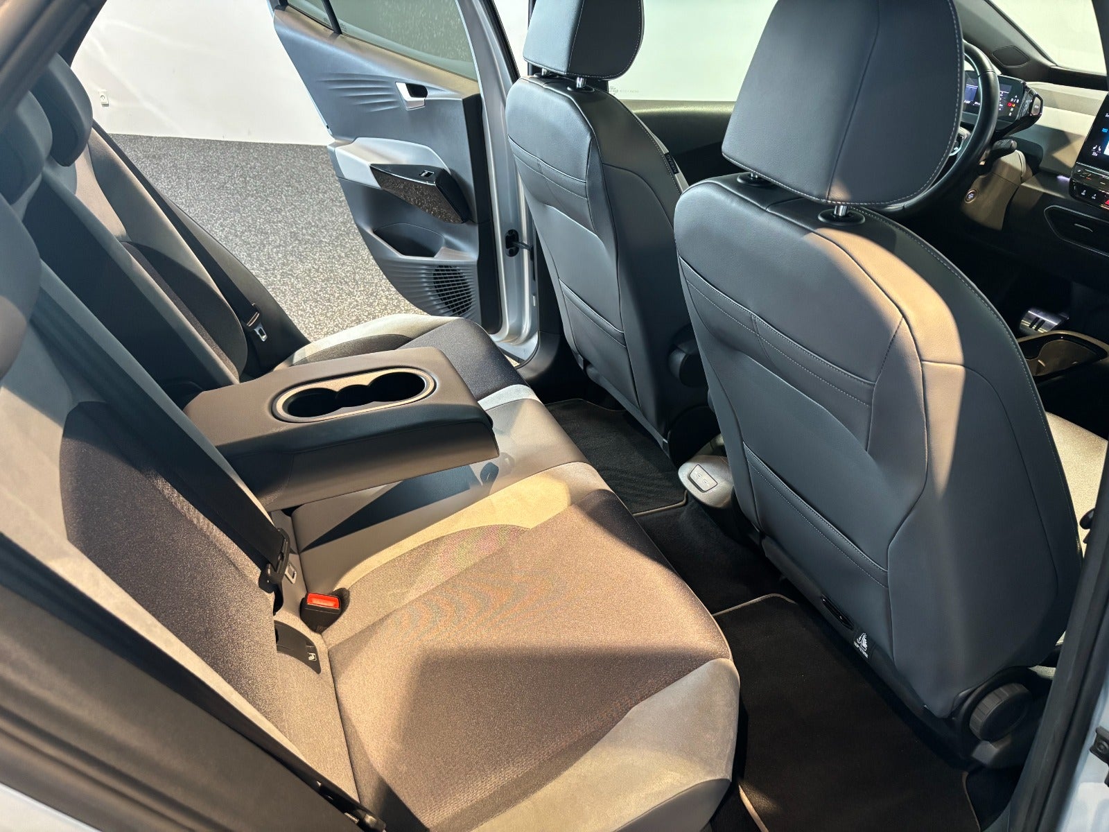 VW ID.3 58 Pro Performance 5d - 8