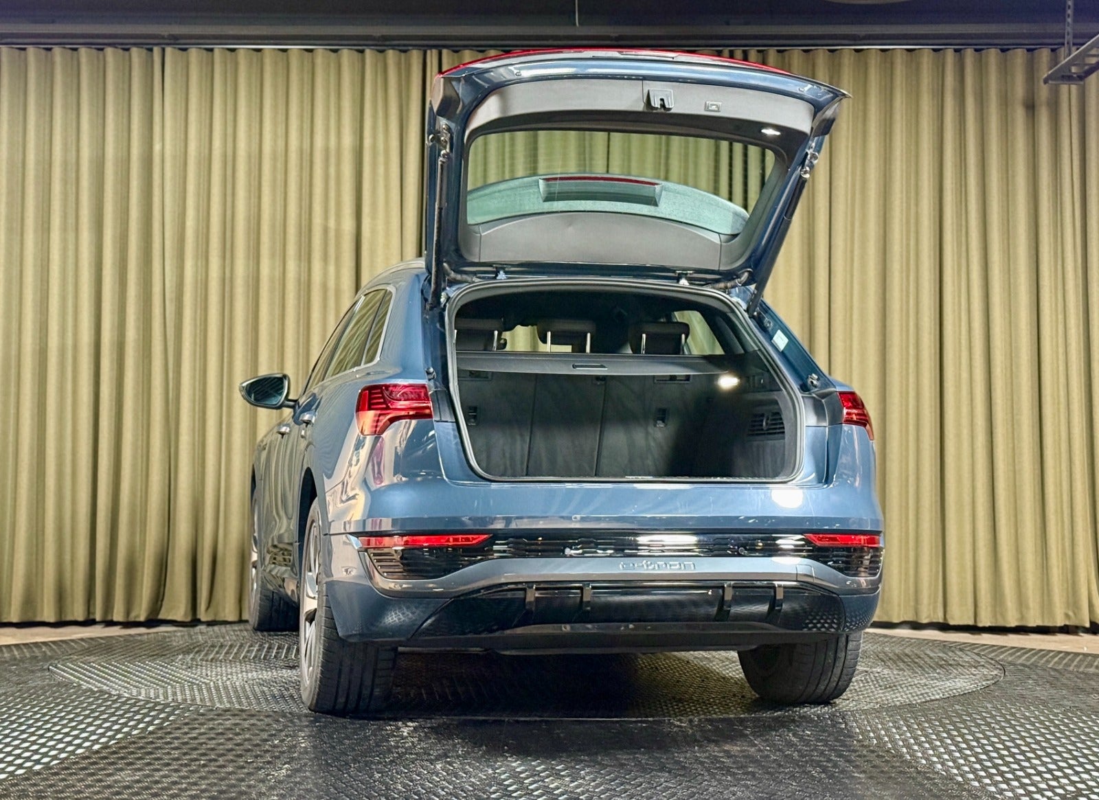 Billede af Audi Q8 e-tron 50 S-line quattro