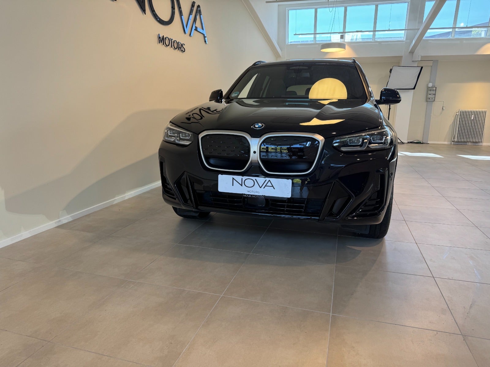 BMW iX3 Charged Plus M-Sport 5d - 4