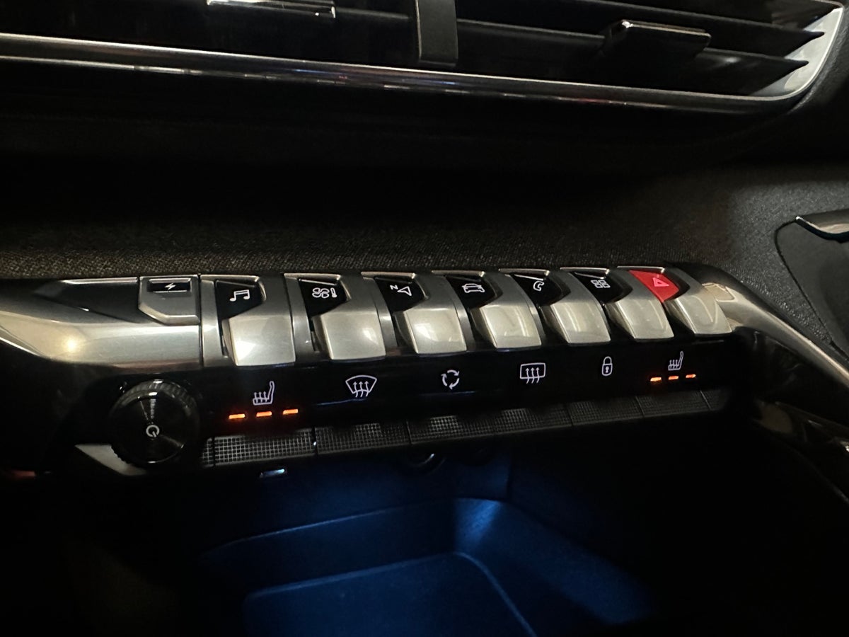 Peugeot 3008 Hybrid Allure Limited EAT8 Peugeot 3008 Hybrid Allure Limited EAT8