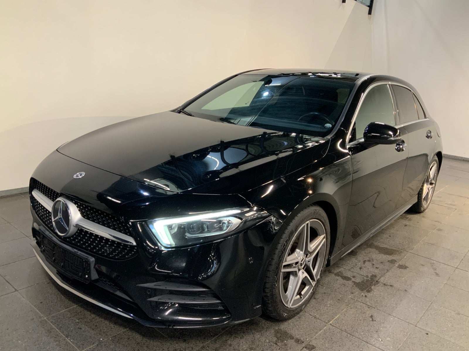 Mercedes-Benz A 200 d (1/8)