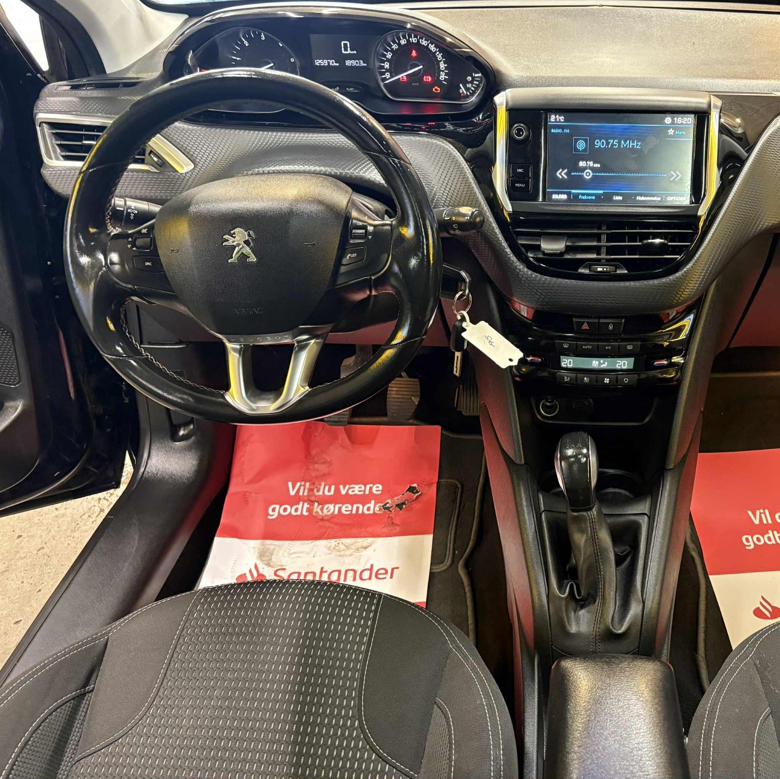 Billede af Peugeot 208 1,6 BlueHDi 100 Allure Sky