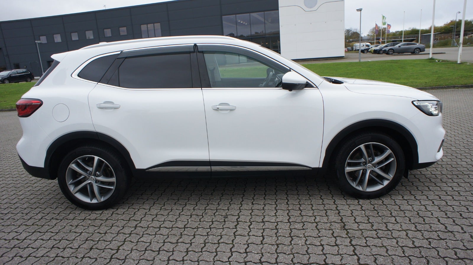 MG EHS PHEV Luxury