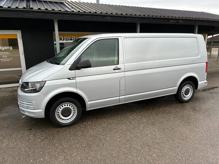 VW Transporter TDi 150 Kassevogn lang