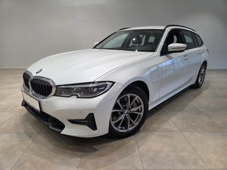 BMW 330e Touring Sport Line aut.
