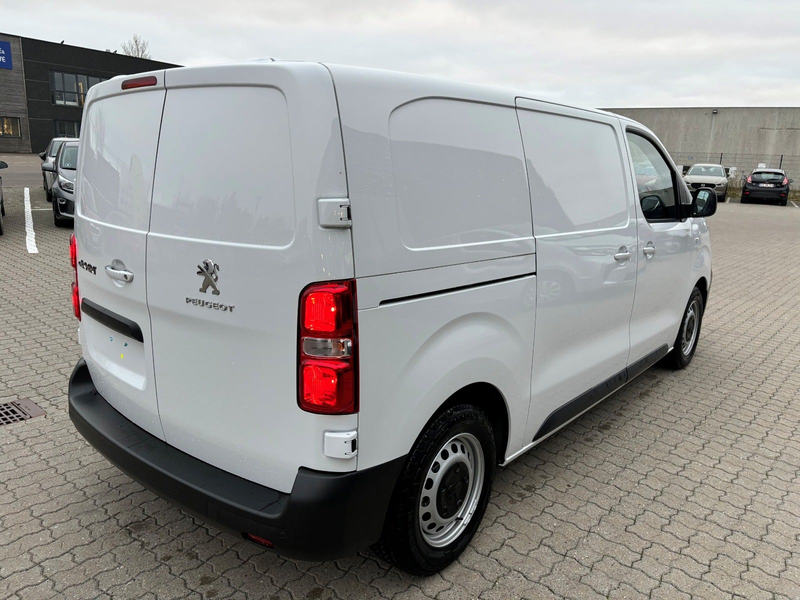 Billede af Peugeot e-Expert 75 L3 Plus Van