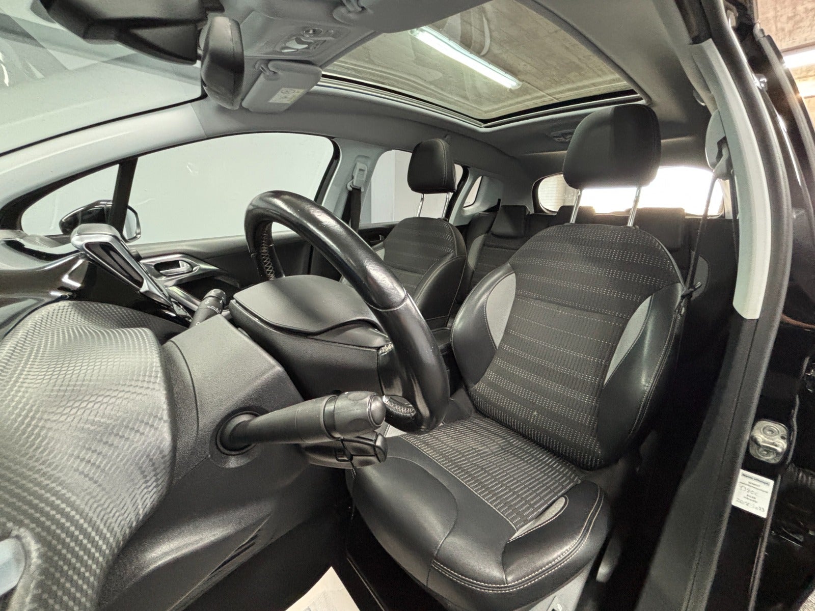 Billede af Peugeot 2008 1,2 e-THP 110 Allure Sky