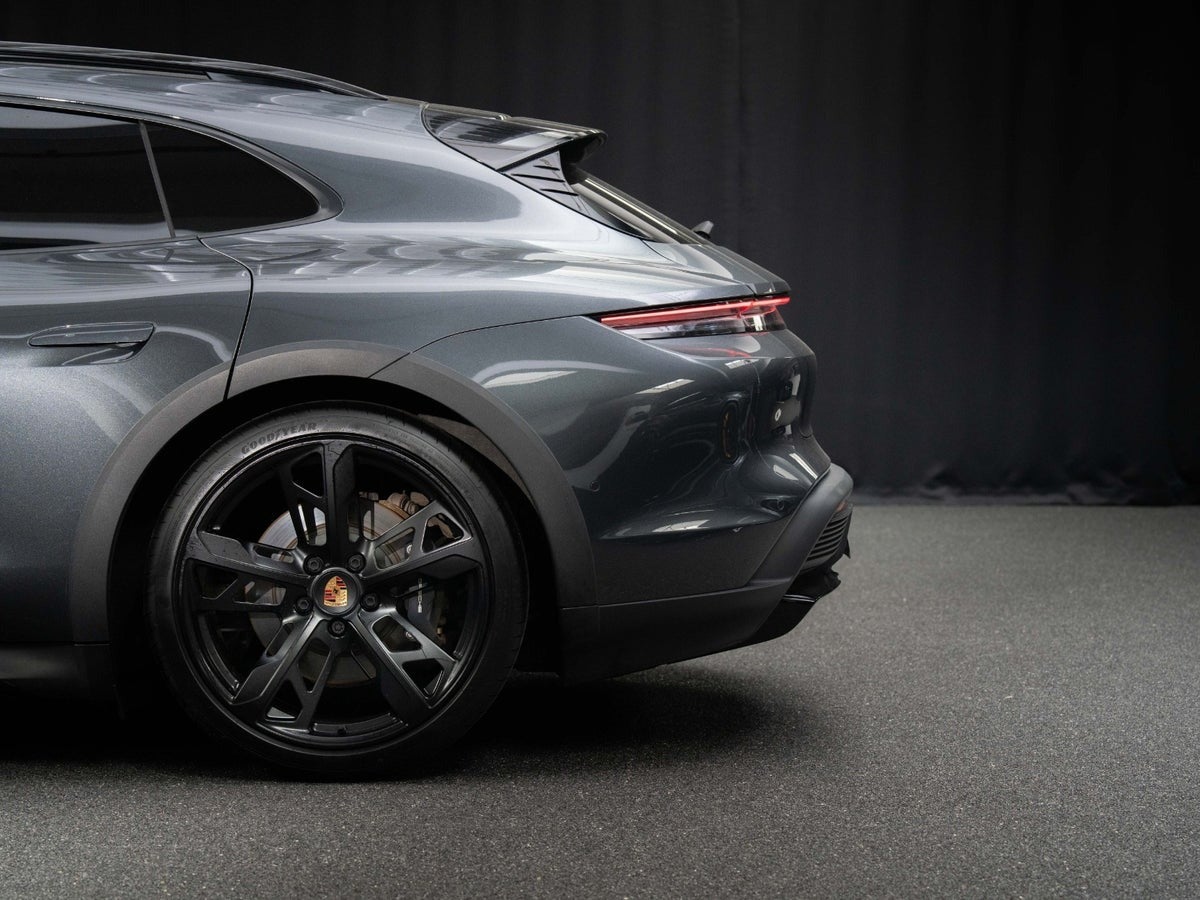 Gallery image 4 of 18