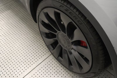 Tesla Model Y Performance AWD