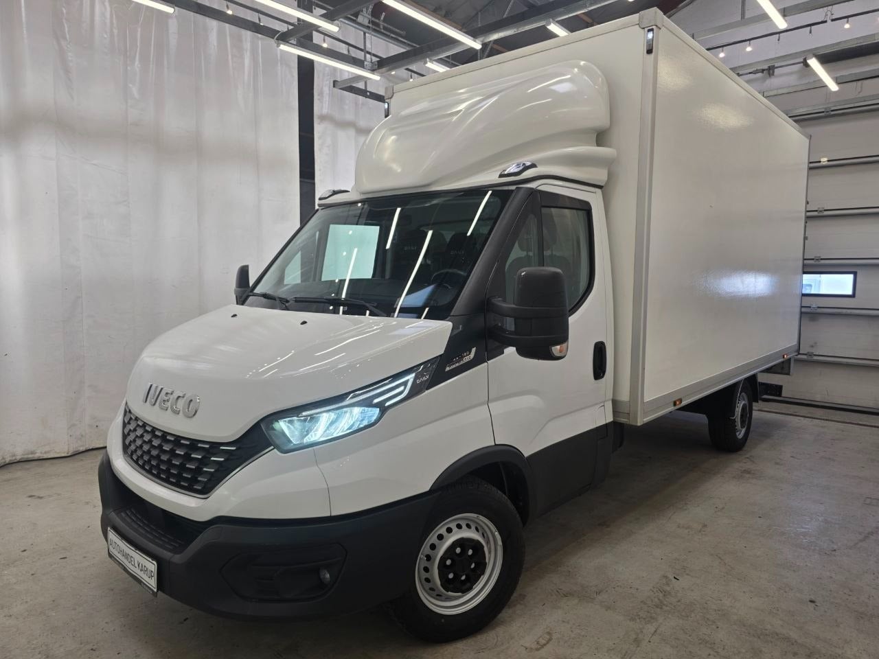 Iveco Daily 35S18 Box m/lift AG8