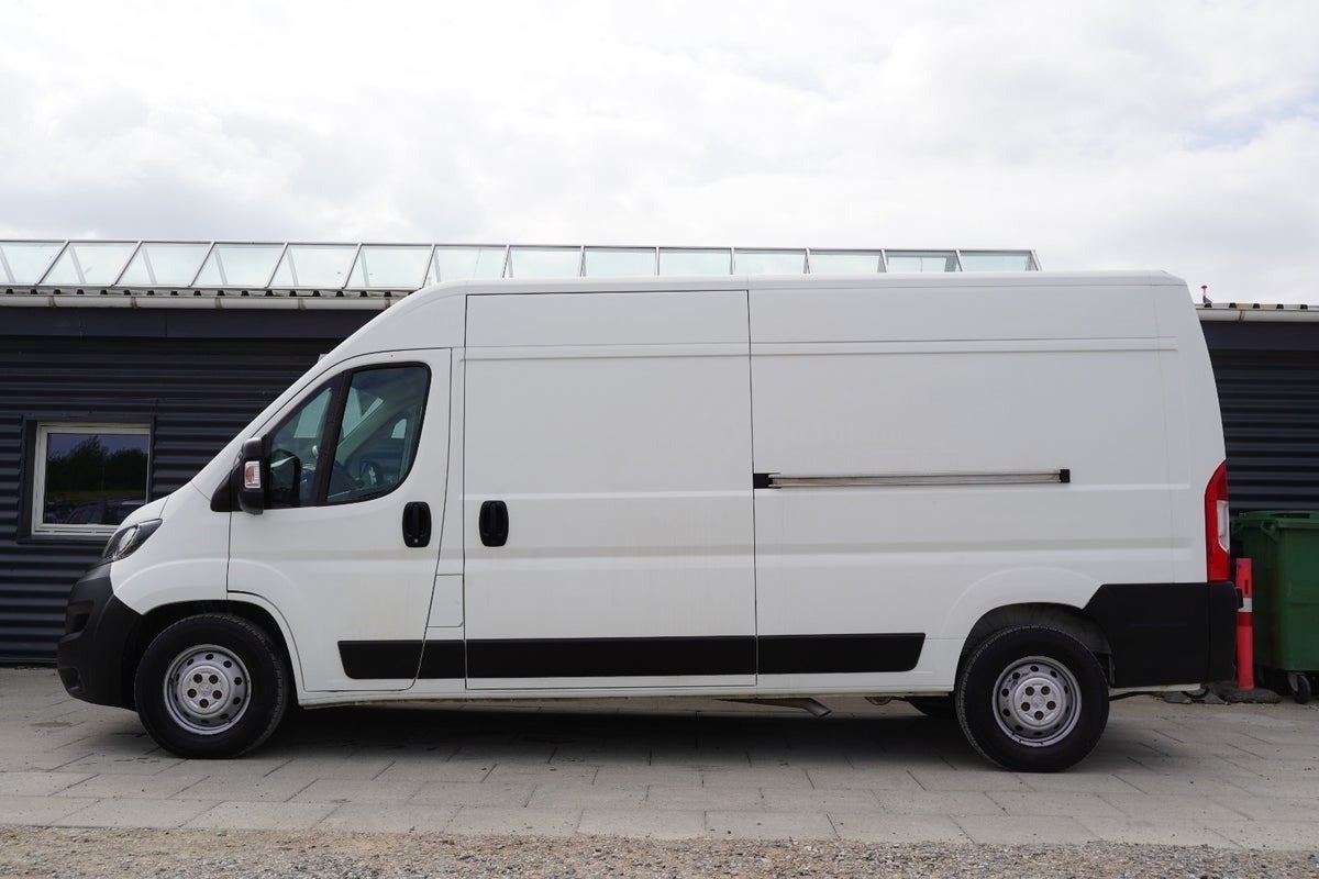 Billede af Peugeot Boxer 335 2,2 BlueHDi 165 L3H2 Premium