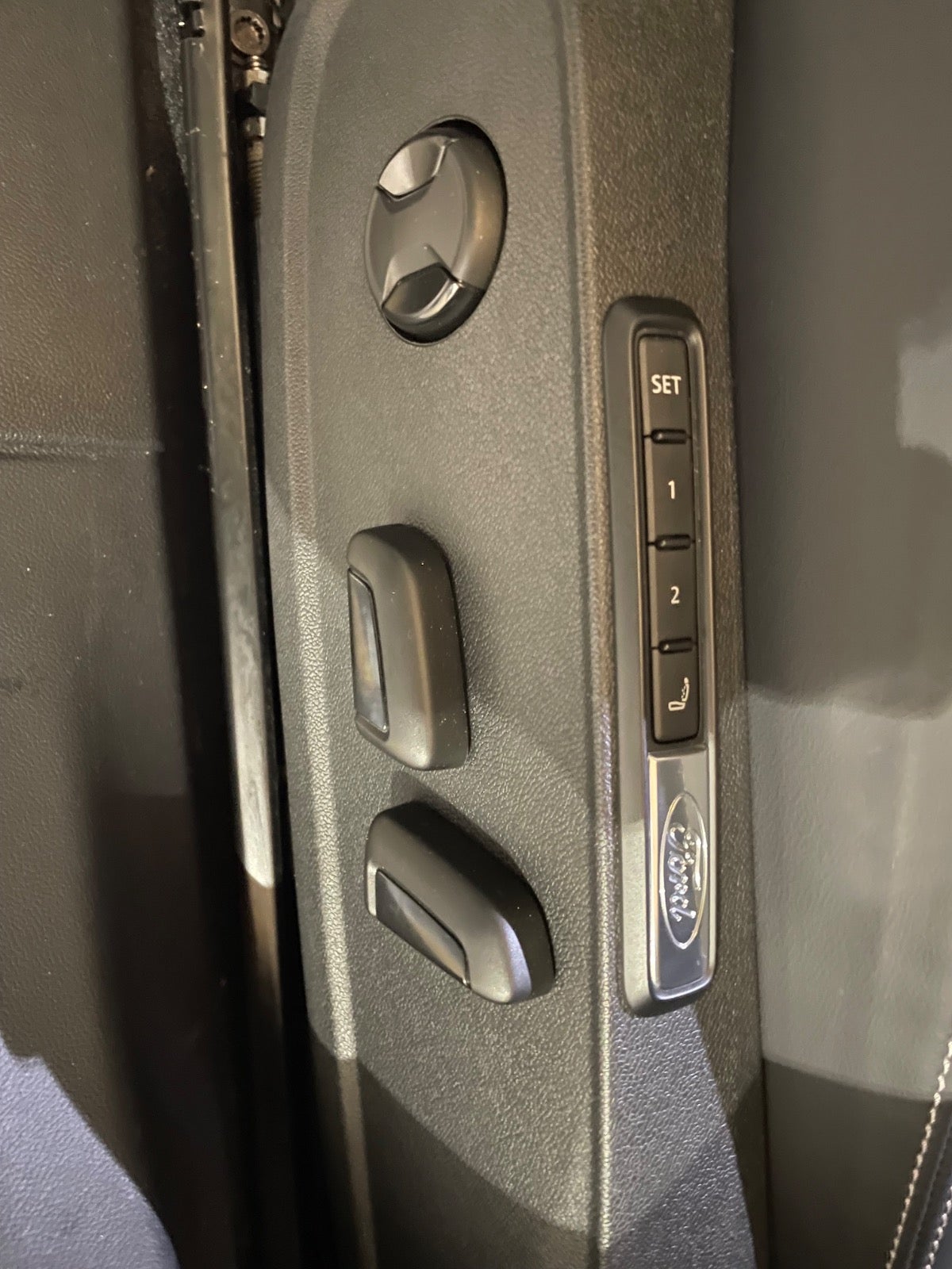 Ford Explorer Select Extended Range