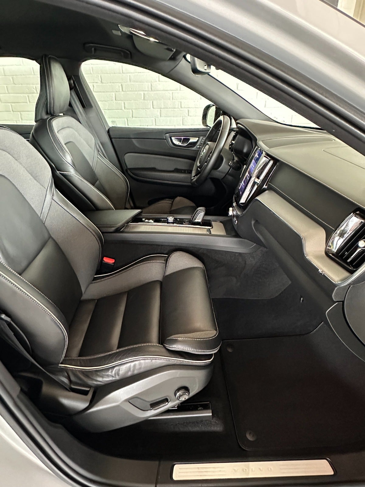 Billede af Volvo XC60 2,0 B4 197 R-Design aut.