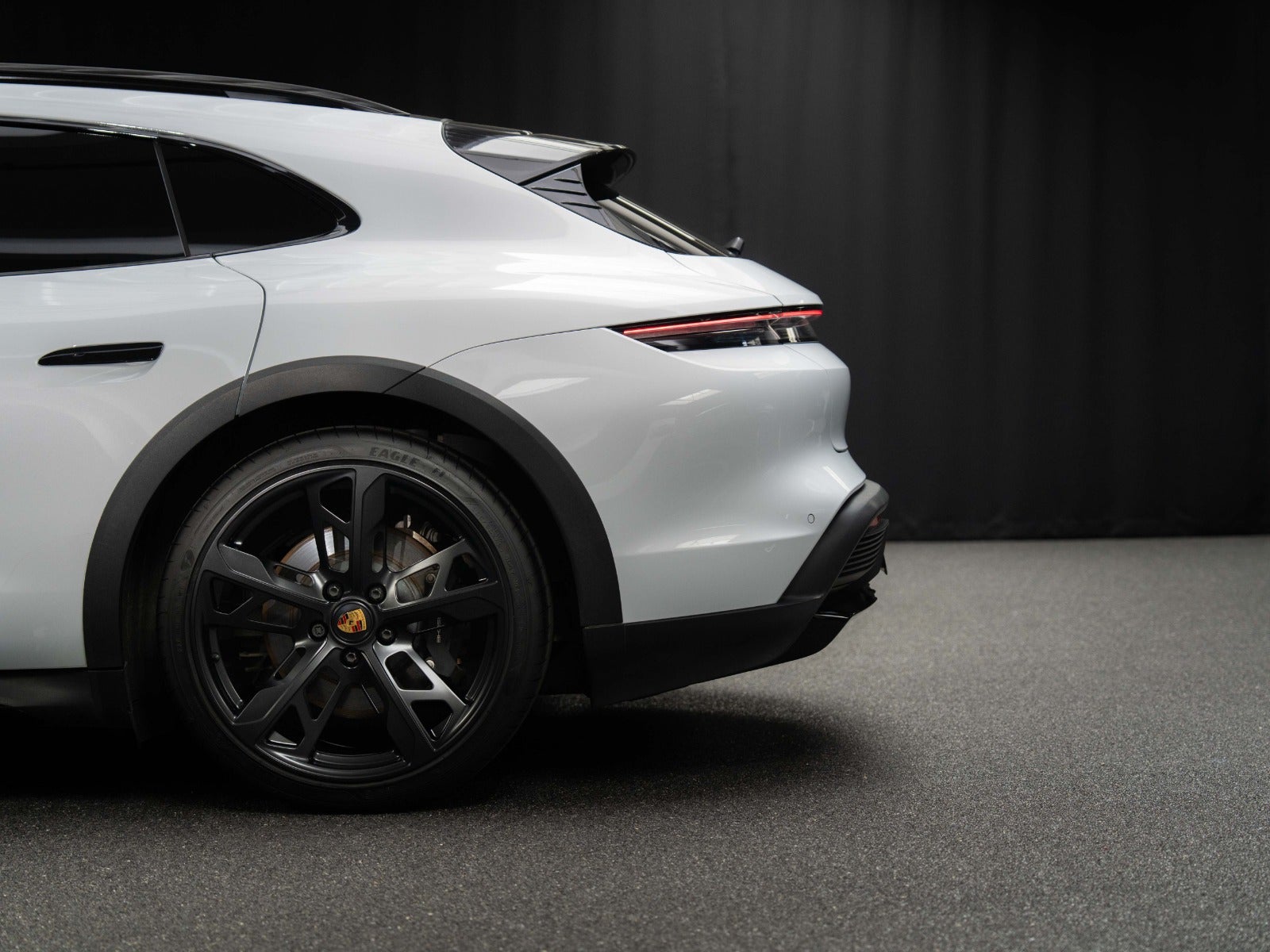 Gallery image 4 of 18