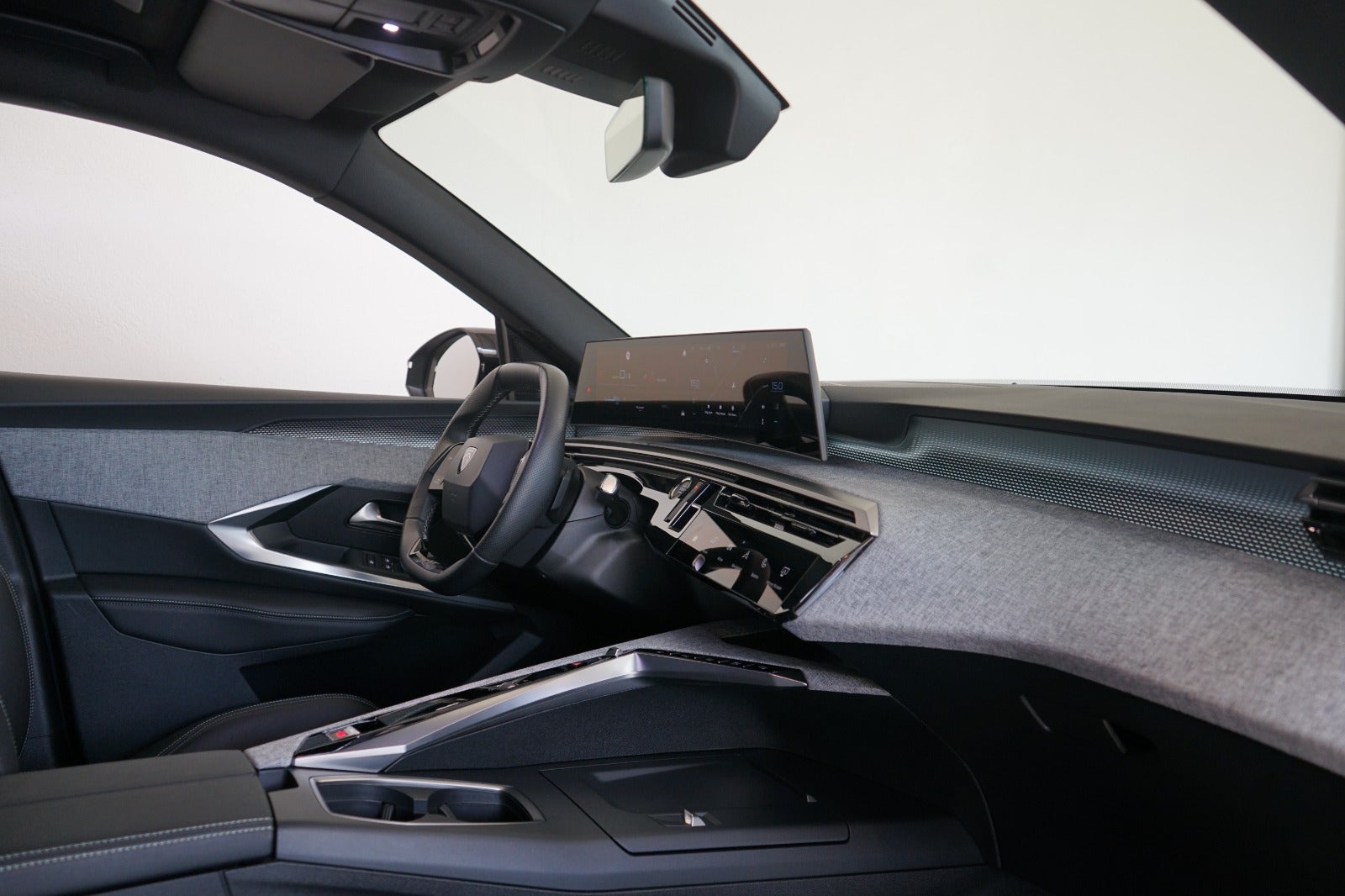 Peugeot e-5008