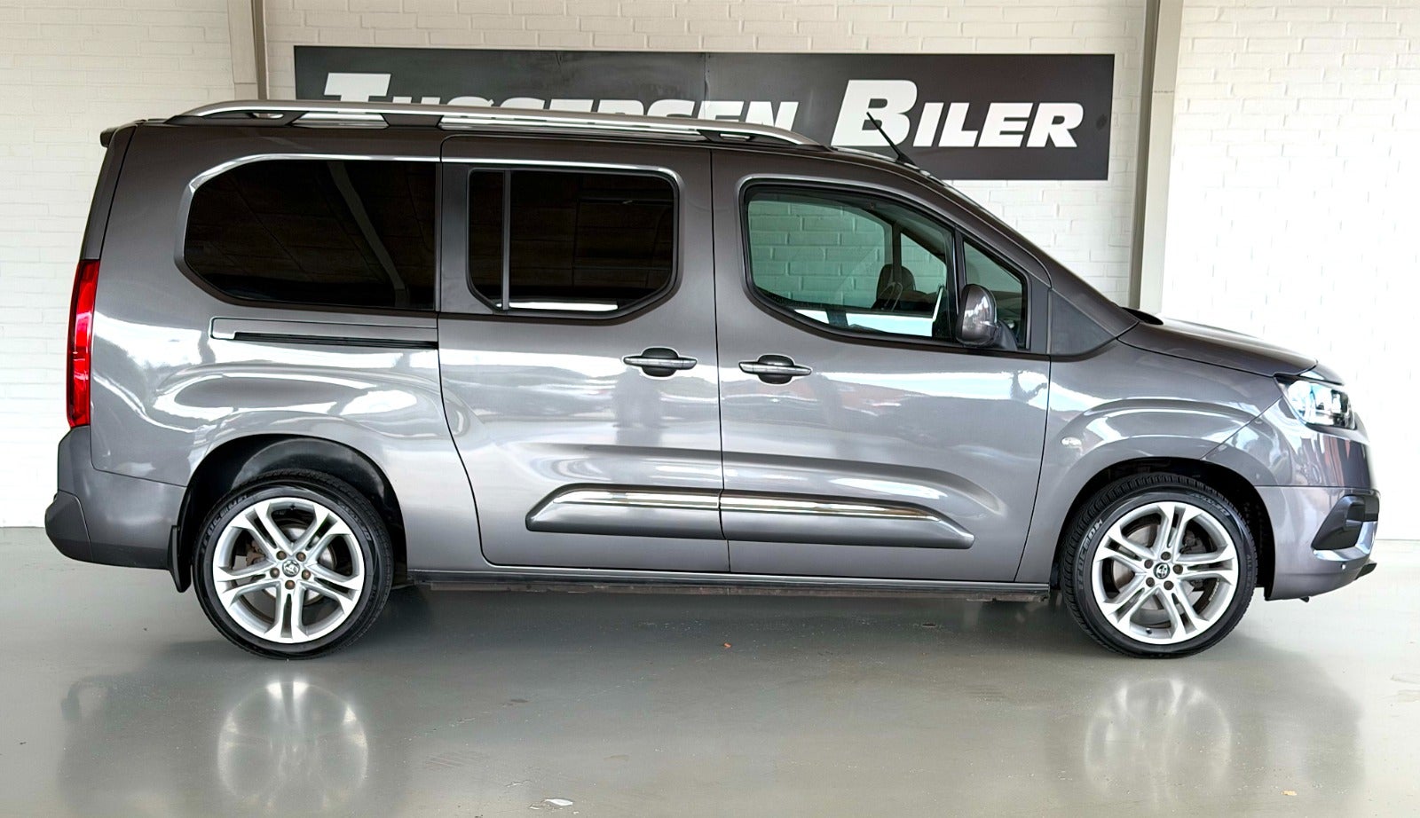 Billede af Toyota ProAce City Verso 1,2 T 110 Long Family Van