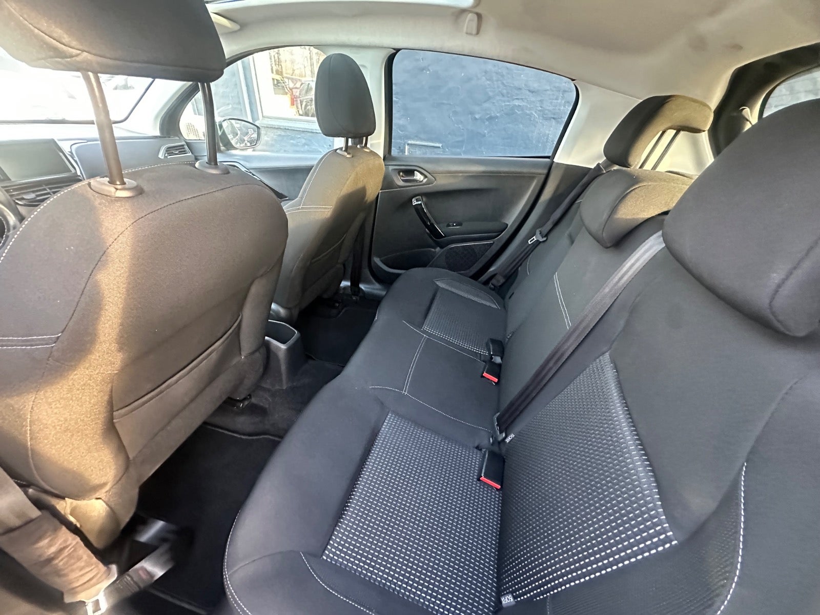 Billede af Peugeot 208 1,6 BlueHDi 100 Allure Sky