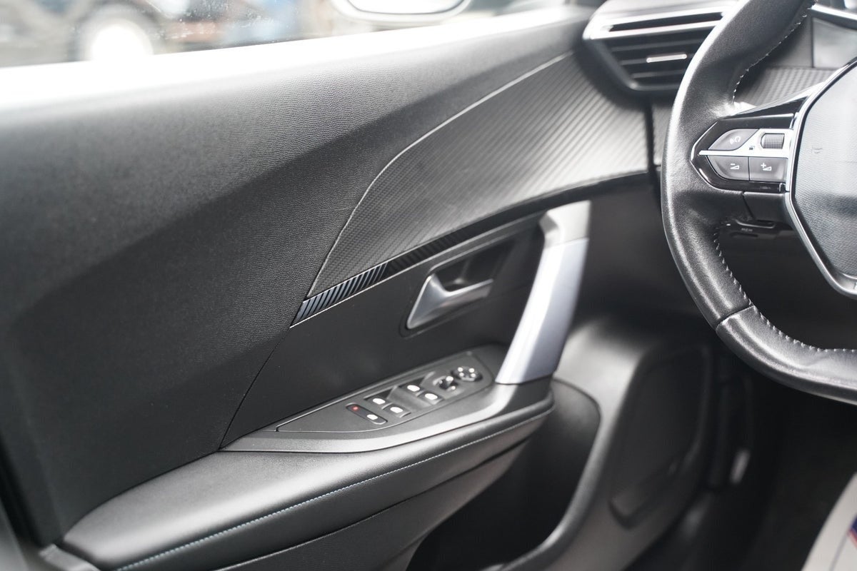 Billede af Peugeot 2008 1,5 BlueHDi 100 Allure Pack