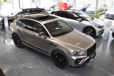 Bentley Bentayga 4,0 V8 Mulliner Belgian Equestrian Collection aut. 5d