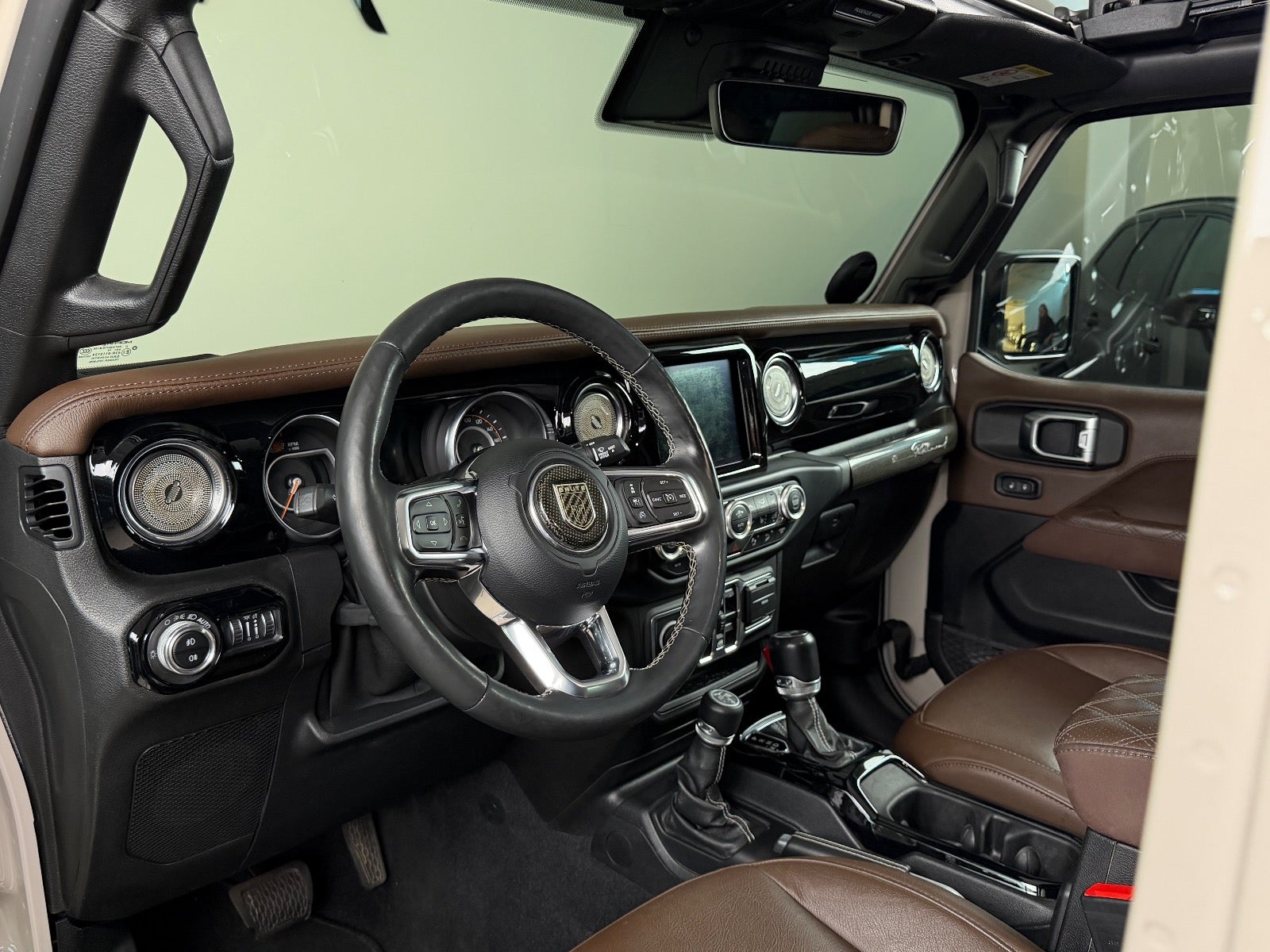 Jeep Wrangler Unlimited 2,0 T Brute Sky One aut. 4×4 4d - 8