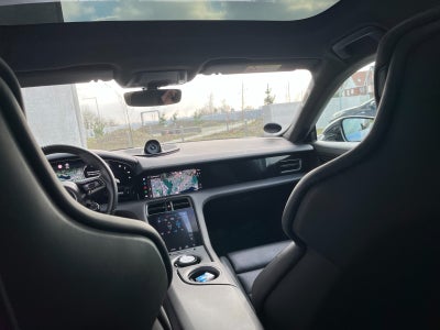 Porsche Taycan Turbo S Performance+ Cross Turismo