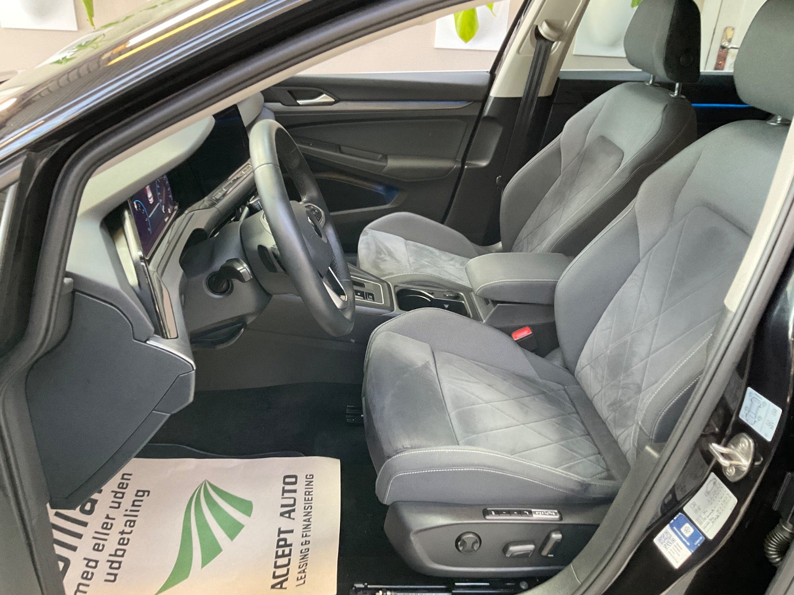VW Golf VIII 1,4 eHybrid DSG 5d - 7