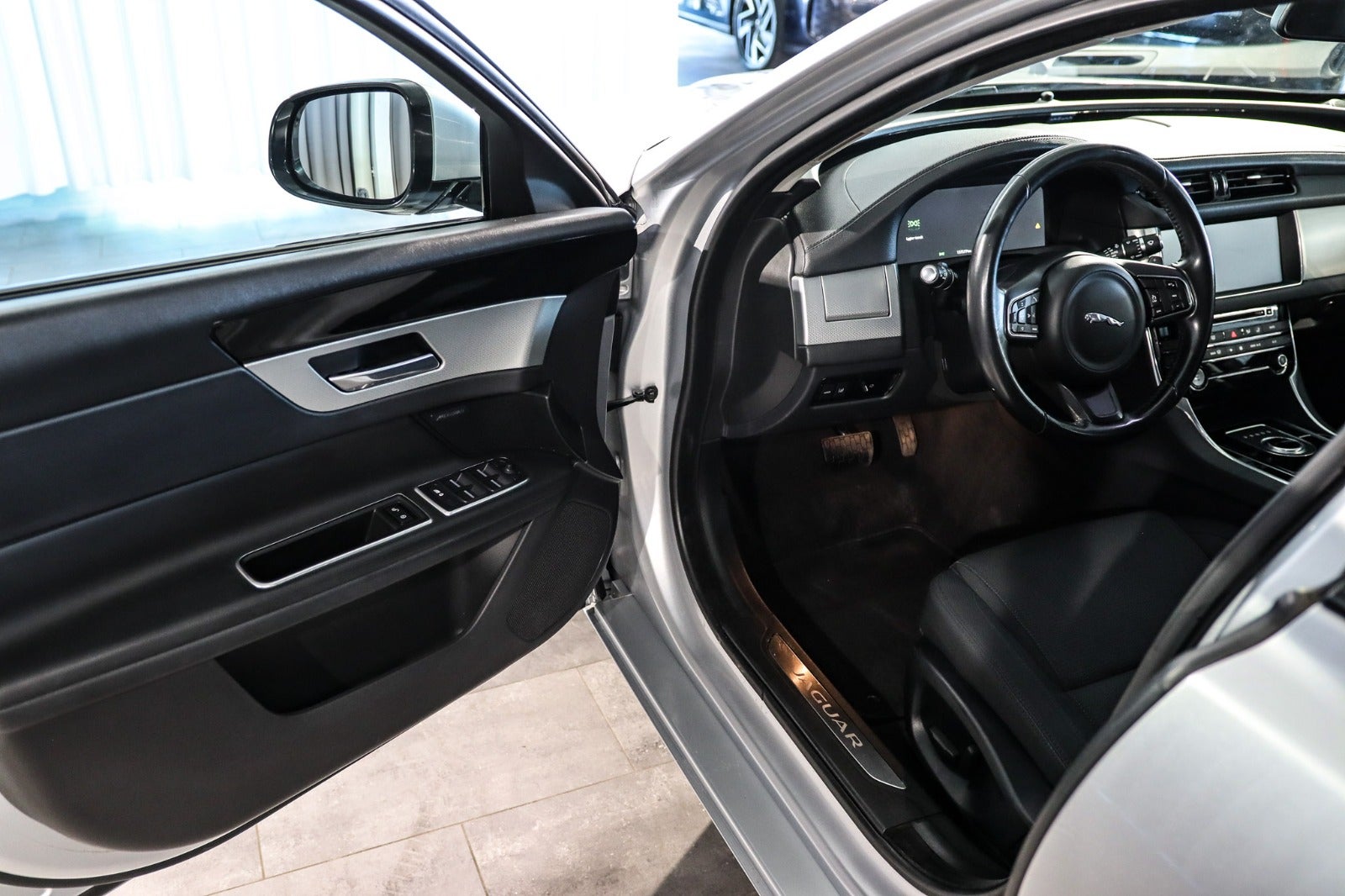 Billede af Jaguar XF 2,0 D180 Pure aut.