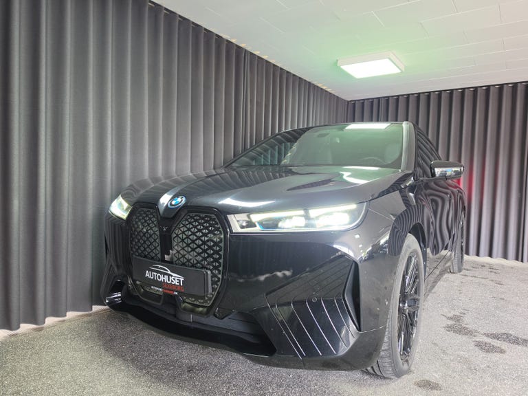 BMW iX xDrive40 Fully Charged