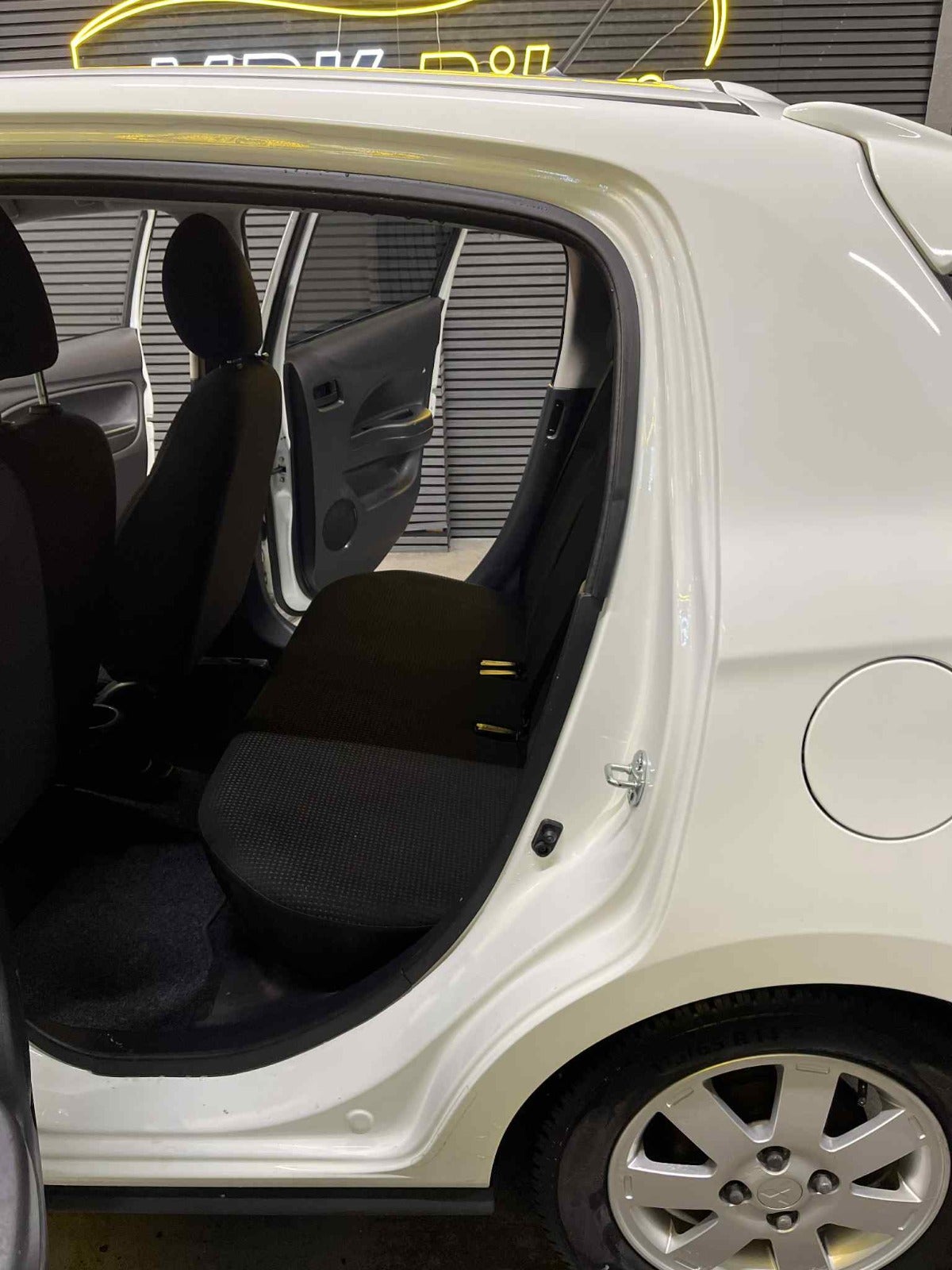 Billede af Mitsubishi Space Star 1,2 Black & White