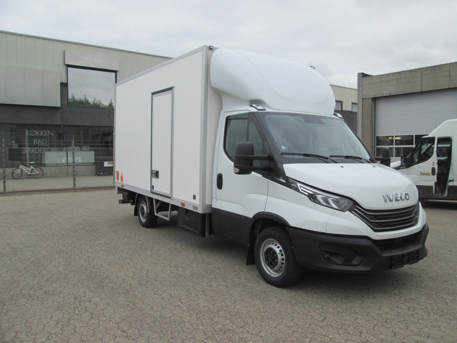 Billede af Iveco Daily 3,0 35S18 4100mm Box m/lift AG8