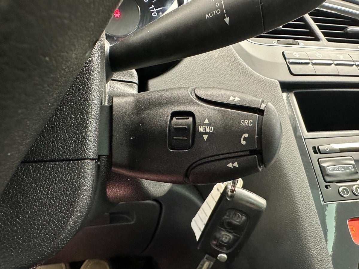 Billede af Peugeot 5008 1,6 BlueHDi 120 Allure 7prs