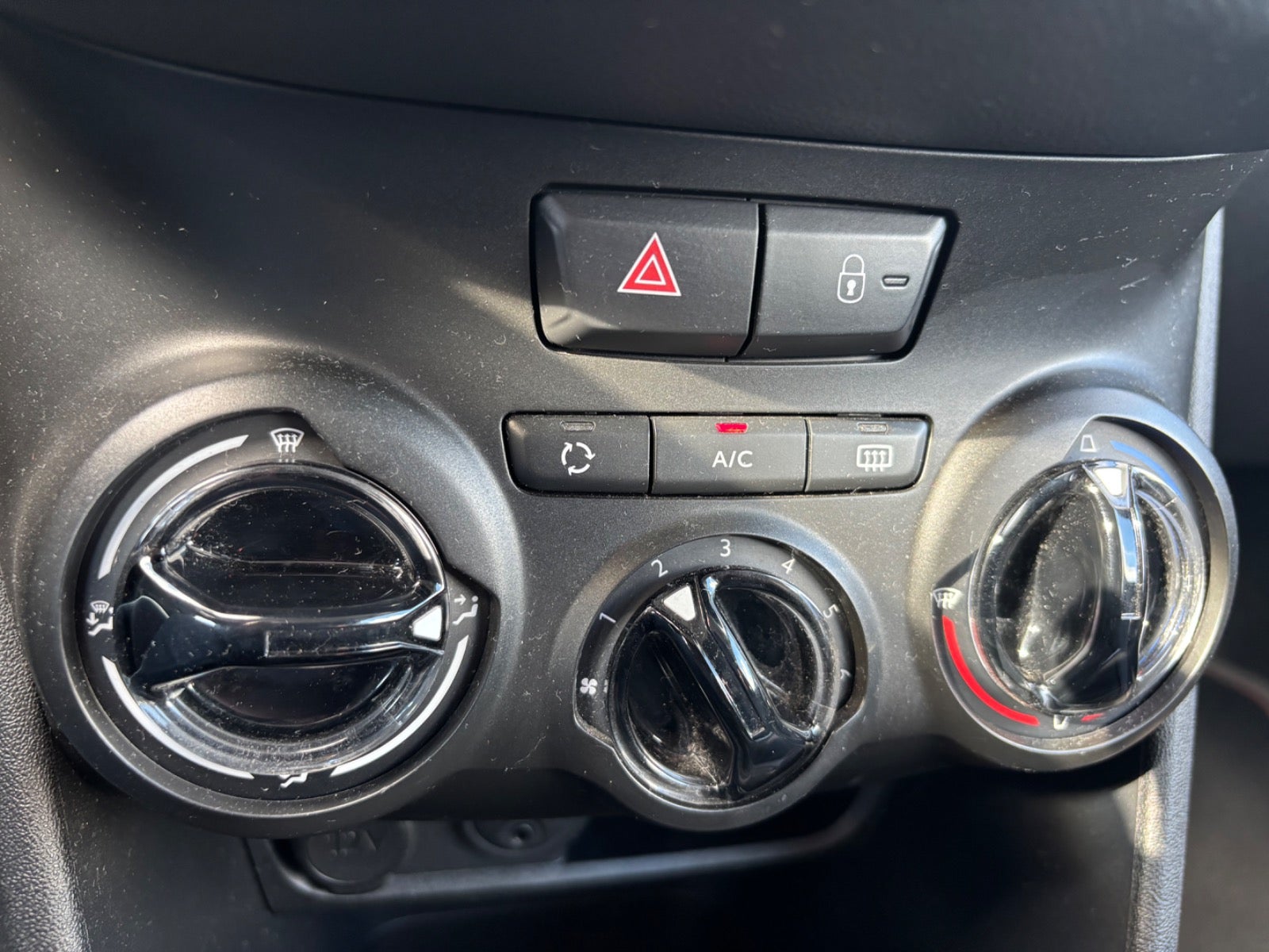 Peugeot 208 e-HDi 92 Active