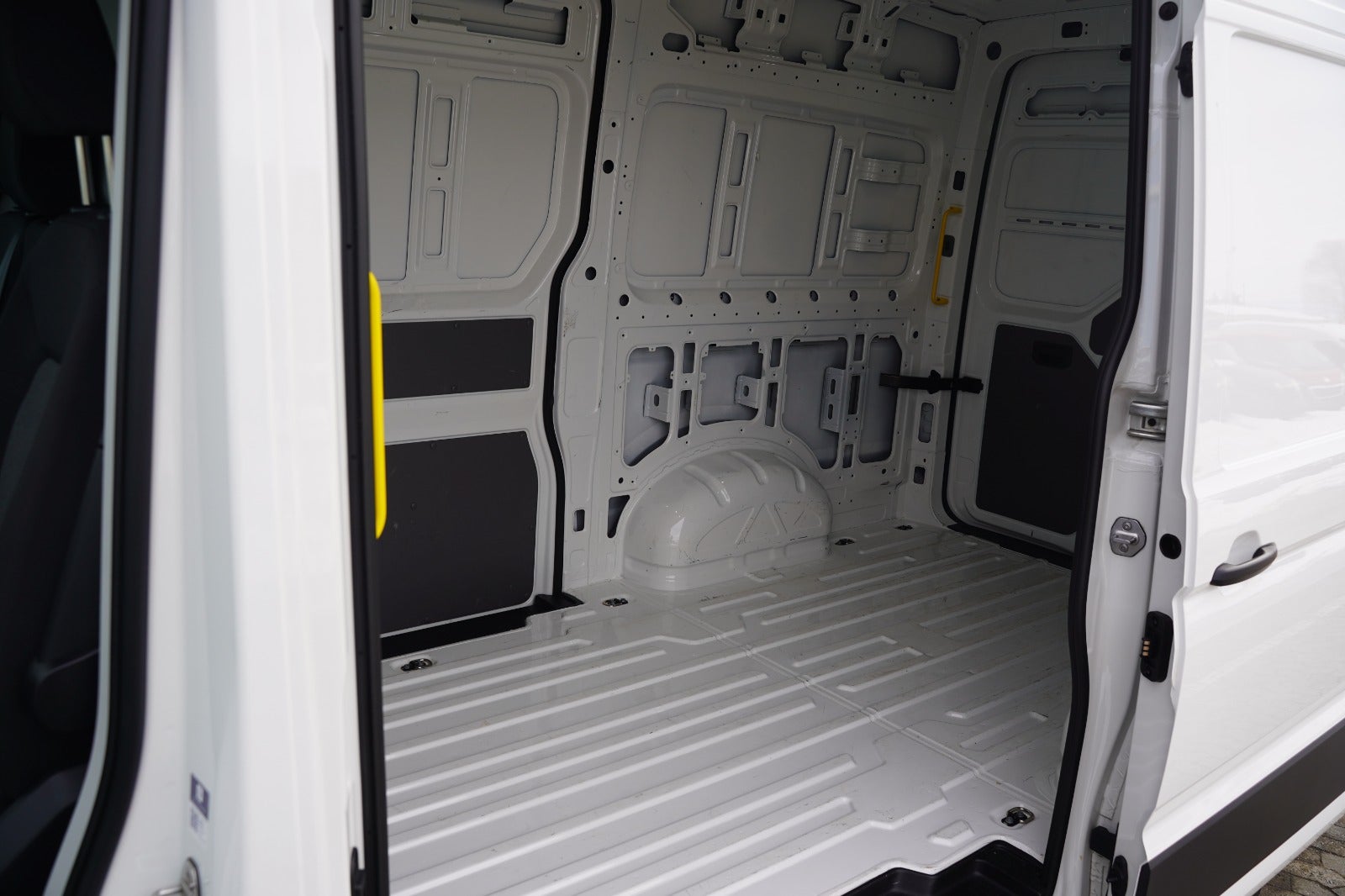 Billede af VW Crafter 35 2,0 TDi 140 Kassevogn L3H2