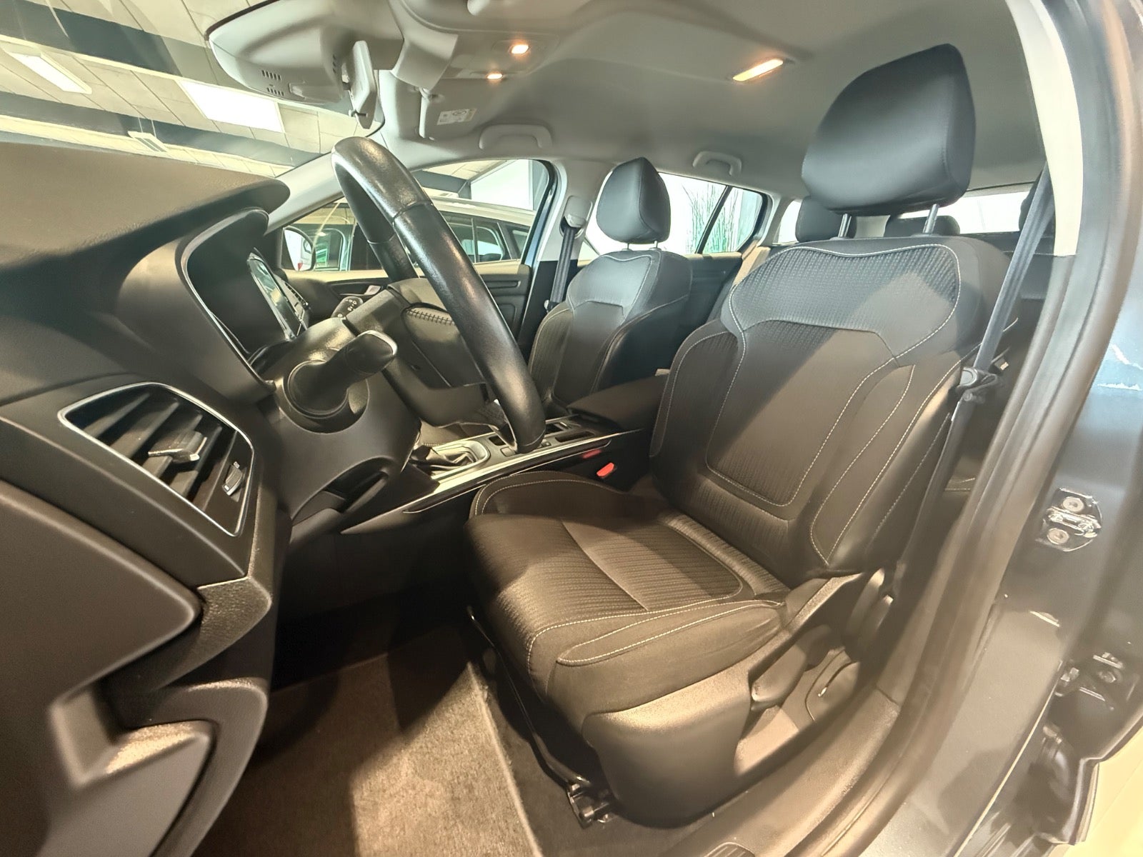 Billede af Renault Megane IV 1,5 dCi 115 Zen Sport Tourer EDC
