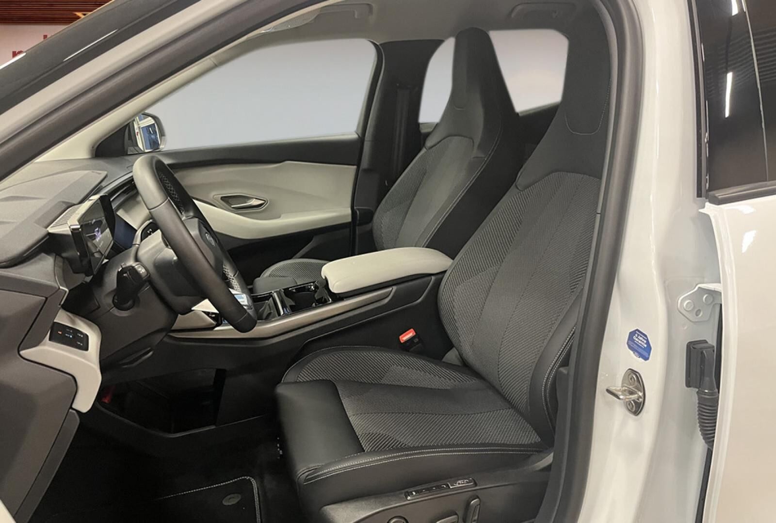 Ford Explorer Select Extended Range