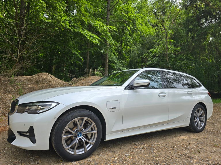 BMW 330e Touring Sport Line aut.