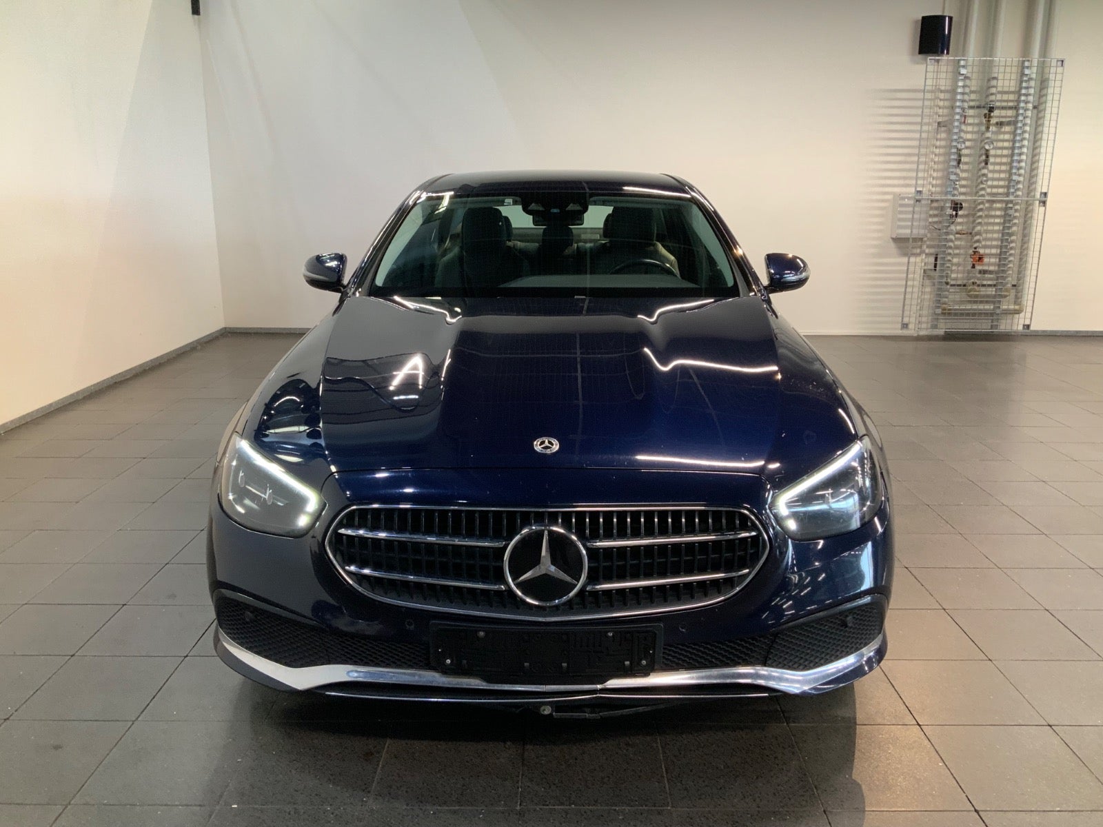 Mercedes-Benz E 300 e (2/8)