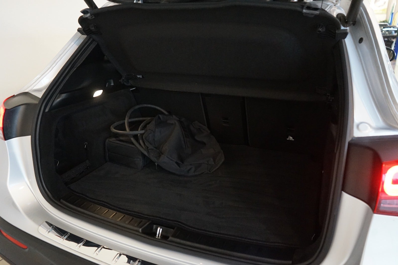 Mercedes EQA250