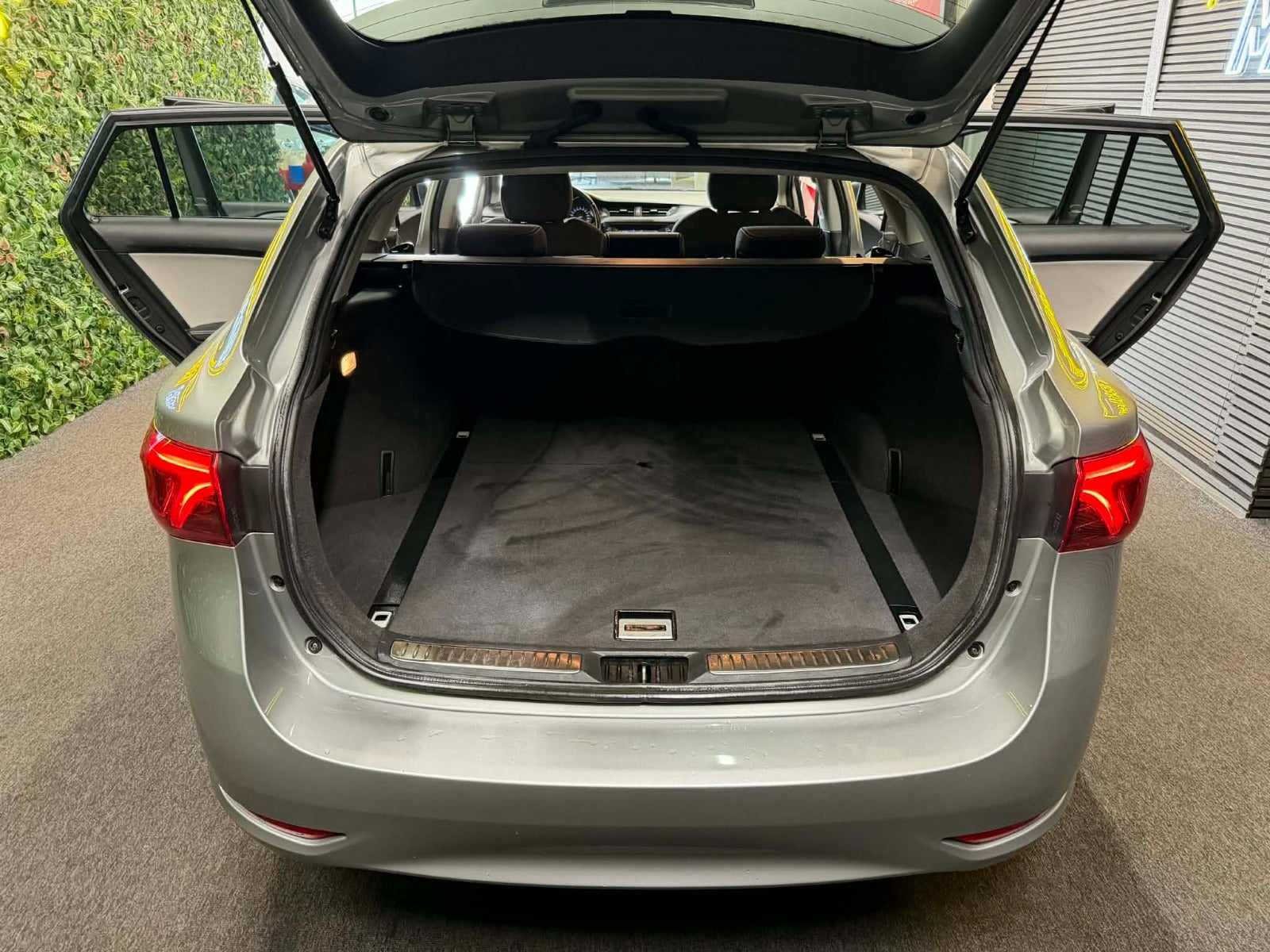 Billede af Toyota Avensis 1,8 VVT-i T2 Touring Sports