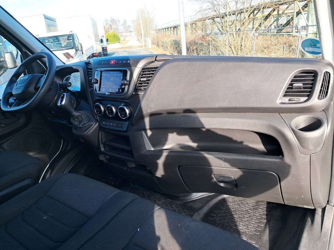 Billede af Iveco Daily 2,3 35S16 4100mm Box m/lift AG8