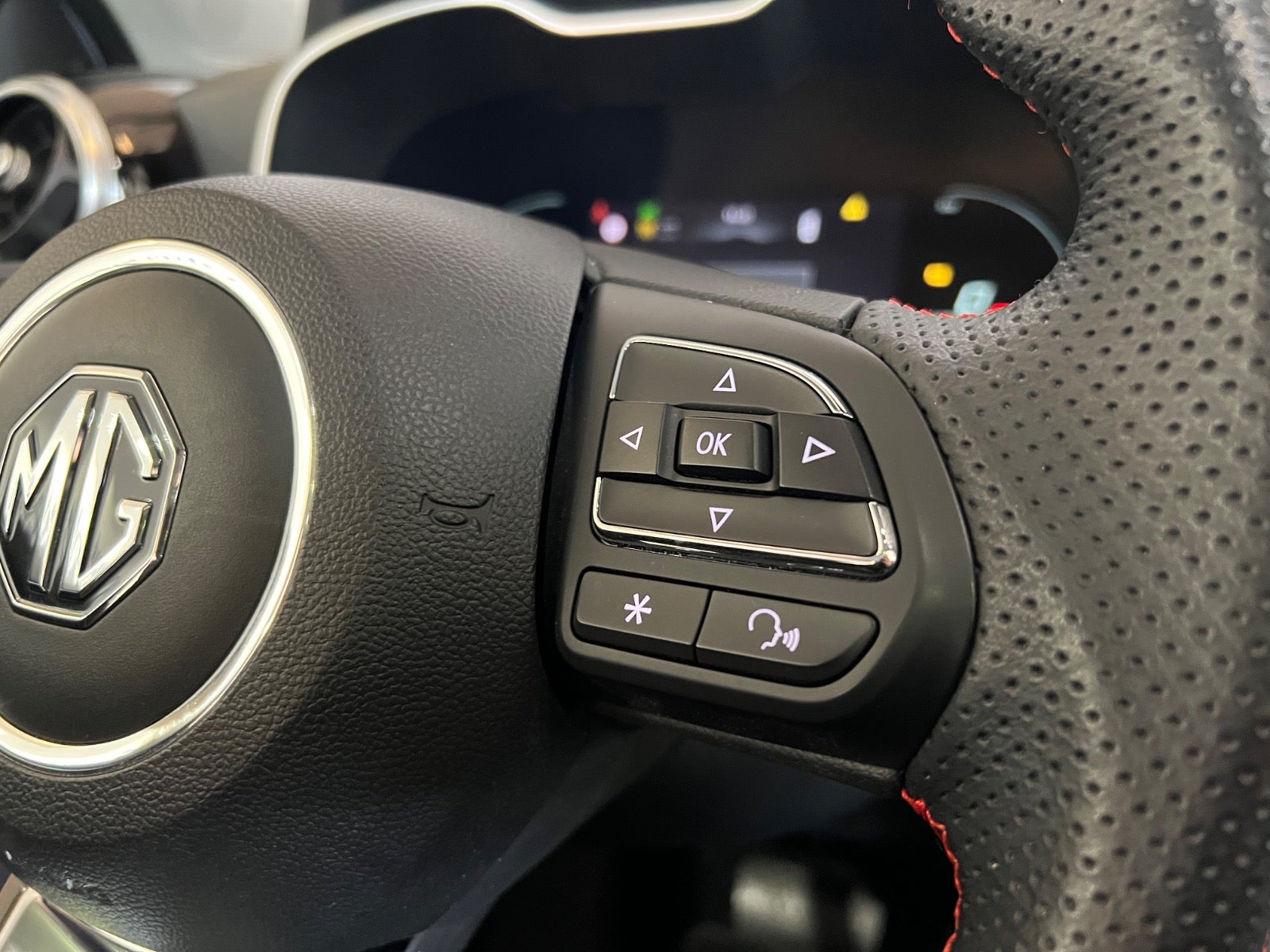 MG ZS Luxury