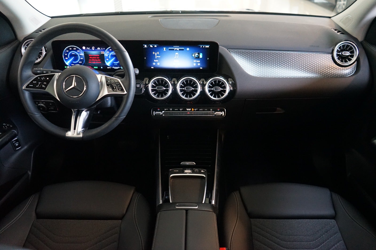 Mercedes EQA250+