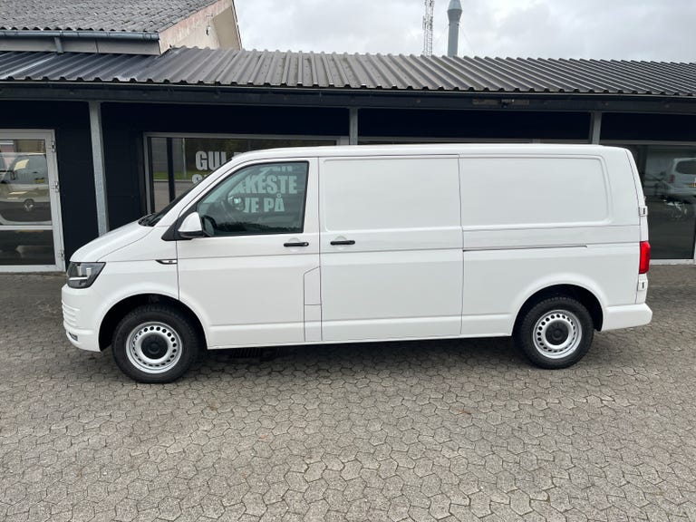 VW Transporter TDi 150 Kassevogn lang