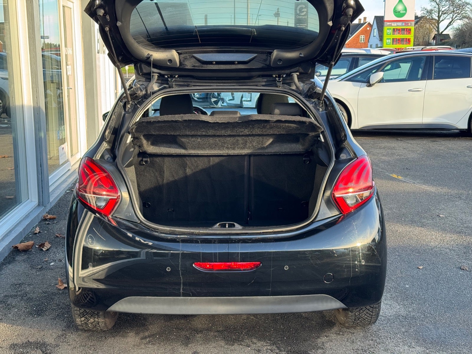 Billede af Peugeot 208 1,6 BlueHDi 100 Allure Sky