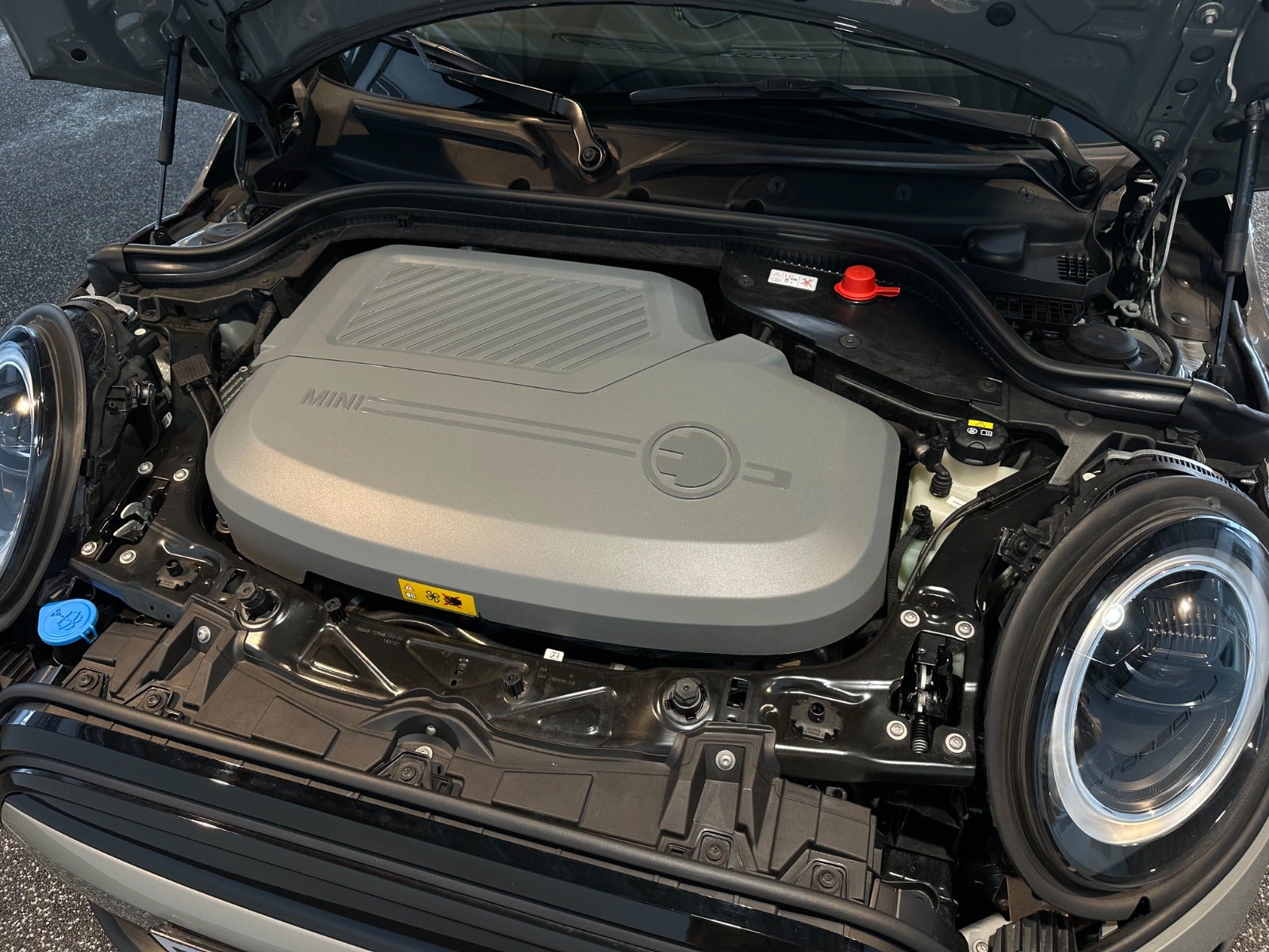 MINI Cooper SE Essential 3d - 12