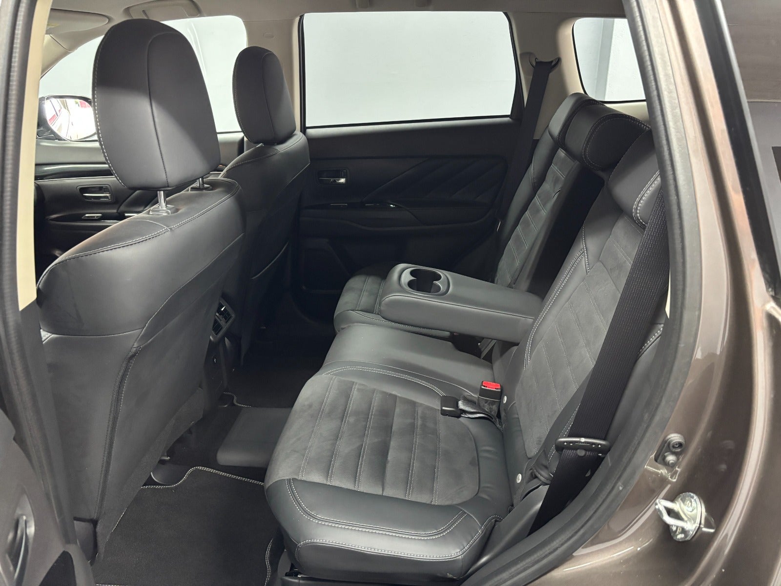 Billede af Mitsubishi Outlander 2,4 PHEV Invite CVT 4WD