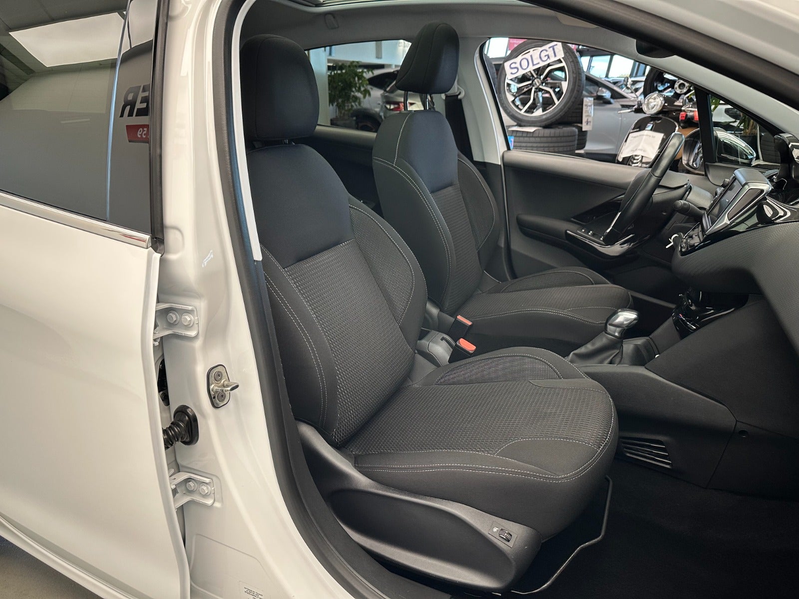 Billede af Peugeot 208 1,2 PureTech 82 Allure Sky